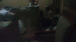 Sudah 14 Jam Penyidik KPK Geledah Ruang Komisi VII DPR