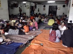 Korban Banjir di Kampung Pulo Mulai Tinggalkan Pengungsian