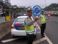 Kampanye Anti 86 Digelar Polisi Lalu Lintas di Ruas Tol Ampera