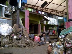 Banjir Surut, Warga Kampung Pulo Mulai Beraktivitas