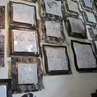 Wanita Misterius di Lukisan Sketsa Keramik Karya F. Widayanto