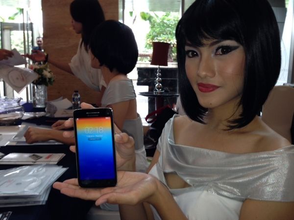 Si Seksi Vibe X Menggoda Para Penikmat Selfie