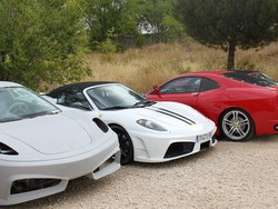 Wah, Mobil-mobil Ini Mirip Ferrari Betulan!