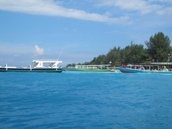 Beginilah Biru & Bersihnya Perairan Gili Trawangan