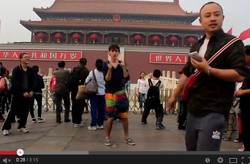 Bikin Heboh, Traveler Keliling China Sambil Joget Lagu Bruno Mars