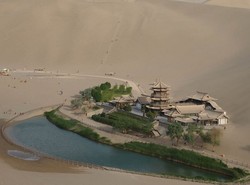 Keren! Danau 2.000 Tahun di Tengah Gurun Pasir China