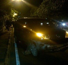 Seruduk Vixion hingga Ringsek, Pengemudi Avanza Melarikan Diri