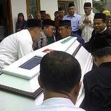 Sebelum Meninggal, Suami Khofifah Janji Antar Anaknya ke Pesantren