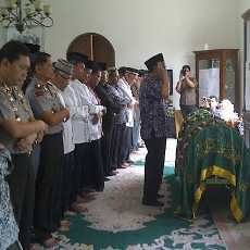 Jenazah Alm Indar Parawansa Disalati Sejumlah Pejabat