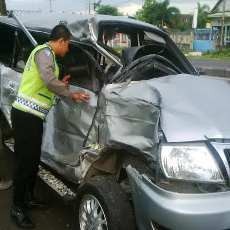 Mobil Kijang Ditabrak Bus Pahala Kencana, Empat Penumpang Luka