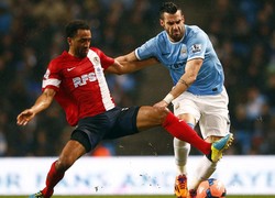 Pesta city dimulai di menit ke 45' saat Alvaro Negredo sudah membuka keunggulan City. Negredo Menambahkan lagi goalnya pada menit 48' dibabak kedua. REUTERS/Darren Staples.