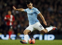 Sergio Kun Aguero turut menyumbang 1 goal pada menit ke 73'. REUTERS/Darren Staples.