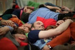 Butuh Kasih Sayang? Di Klub Ini, Anda Bisa Dipeluk dengan Bayar Rp 573 Ribu 