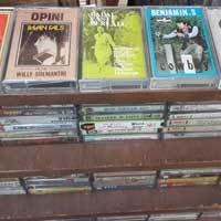 Dari Hobi Koleksi, Kini Jadi Pedagang Kaset Pita