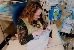 Pantang Menyerah, Ibu Ini Akhirnya Lahirkan Bayi Setelah 20 Kali Keguguran