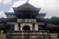 Istana Niat Lima Laras, Tak Kalah Megah dari Istana Maimun