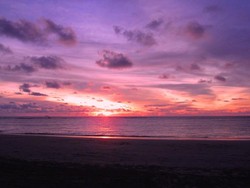 Sunset Dahsyat di Pantai Tapak Paderi Bengkulu