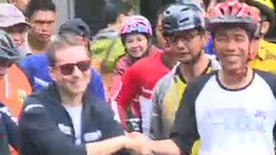 Jokowi Adu Balap dengan Lorenzo