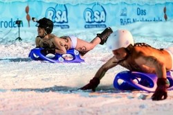 Heboh! Jerman Bakal Gelar Lomba Seluncuran Telanjang