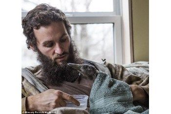 Jorok! Pria Ini Membiarkan Jenggotnya Jadi Sarang Itik