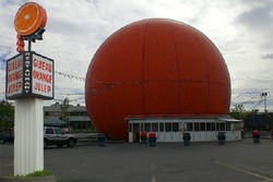 Unik! Ada Restoran Jeruk Raksasa di Kanada