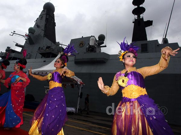 HMS Daring Tiba di  Tanjung Priok
