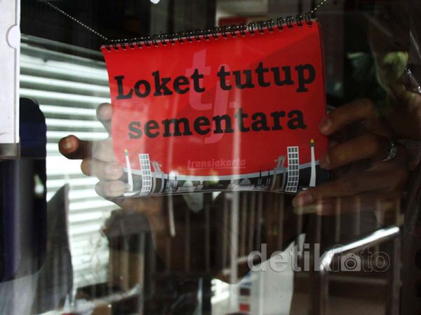 Macet Parah, Halte Plumpang Ditutup