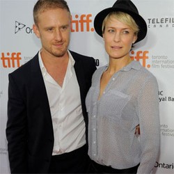 Ben Foster Resmi Tunangan dengan Robin Wright