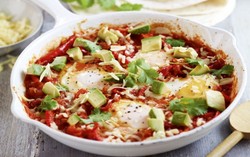 Yuk, Bikin Huevos Rancheros, Kacang Plus Telur yang Pedas Hangat Khas Meksiko!