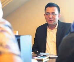 Begini Cara BlackBerry Cari Duit dari BBM