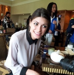 Linda Morselli Senang Bisa Dampingi Rossi ke Jakarta