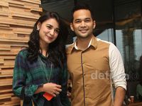 Pasangan Serasi Shireen Sungkar dan Teuku Wisnu