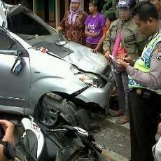 Mobil Anggota TNI Tabrak Pengendara Motor Hingga Tewas