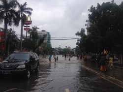 Depan Green Garden Jakbar Banjir 50 cm, Lalu Lintas Dialihkan
