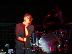 Hujan-hujanan Bersama Phoenix di Festival Musik Love Garage 2014