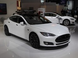 Tesla Siapkan Lawan BMW Seri 3