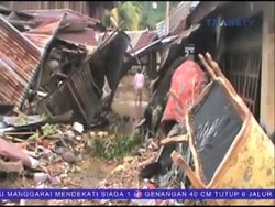 Proses Evakuasi Korban Longsor Berlangsung Dramatis