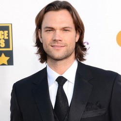 Jared Padalecki Diserang Fans Justin Bieber di Twitter