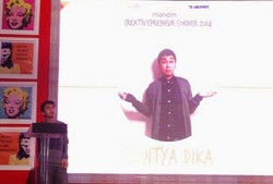  Dihadiri Seribuan Anak Muda, Raditya Dika Awali Acara Creativepreneur