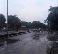 Genangan Air Surut, Jl Letjen Suprapto Bisa Dilalui Kendaraan
