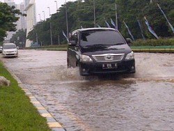 Hati-hati, Akses Pintu Tol Kemayoran Banjir 40 Cm