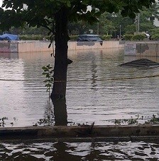Terowongan di Depan Sekolah Gandhi Kemayoran Tertutup Banjir