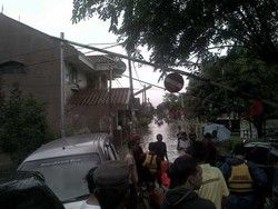 Kebanjiran, Warga Bekasi Timur Butuh Bantuan Makanan dan Perahu Karet