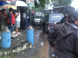 Pria Bertato Ditemukan Tewas Bersimbah Darah di Jalan