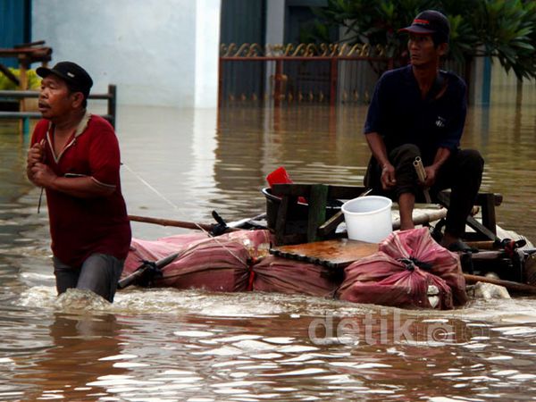 Jalan Abdullah Syafei Bagai Lautan