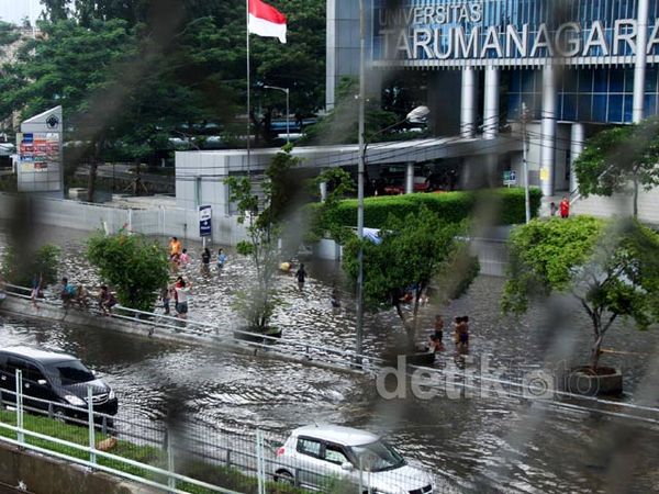 Kawasan Grogol Terendam 70 Cm