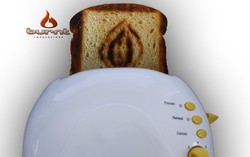 Toaster Ini Bisa Mencetak Gambar Vagina dan Penis pada Roti Bakar!