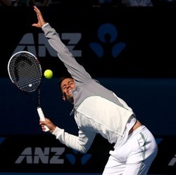 Novak Djokovic Tiru Gaya Boris Becker, Rod Laver Arena Dipenuhi Tawa