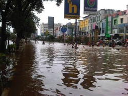 Beberapa Ruas Jalan di Jakarta Masih Tergenang Banjir