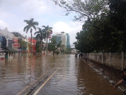Jalan Panjang Depan Green Garden Ditutup, Ojek Gerobak Sepi Penumpang